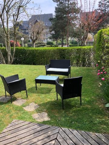 Magnifique 2P En Rez-De-Jardin Oriente Sud A 2 Pas De La Plage Cabourg Exterior photo